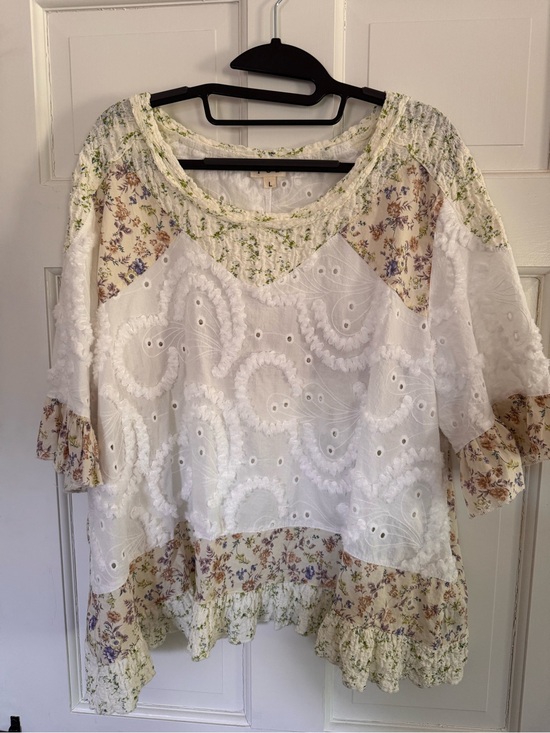 POL Tops - POL High Low White Floral Eyelet Boho Top with Green Trim